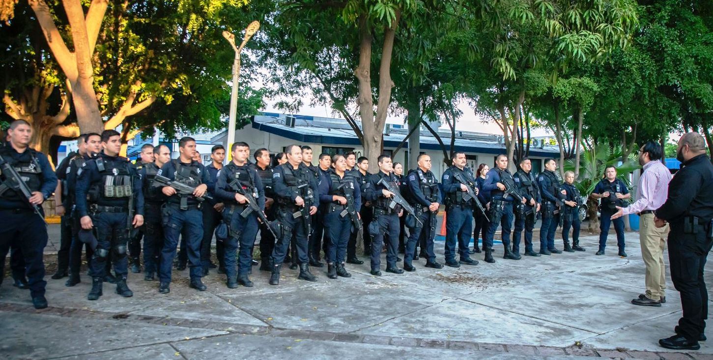 Culiacán refuerza la seguridad con entrega de armas de cargo a elementos de Tránsito y Policía Municipal 4