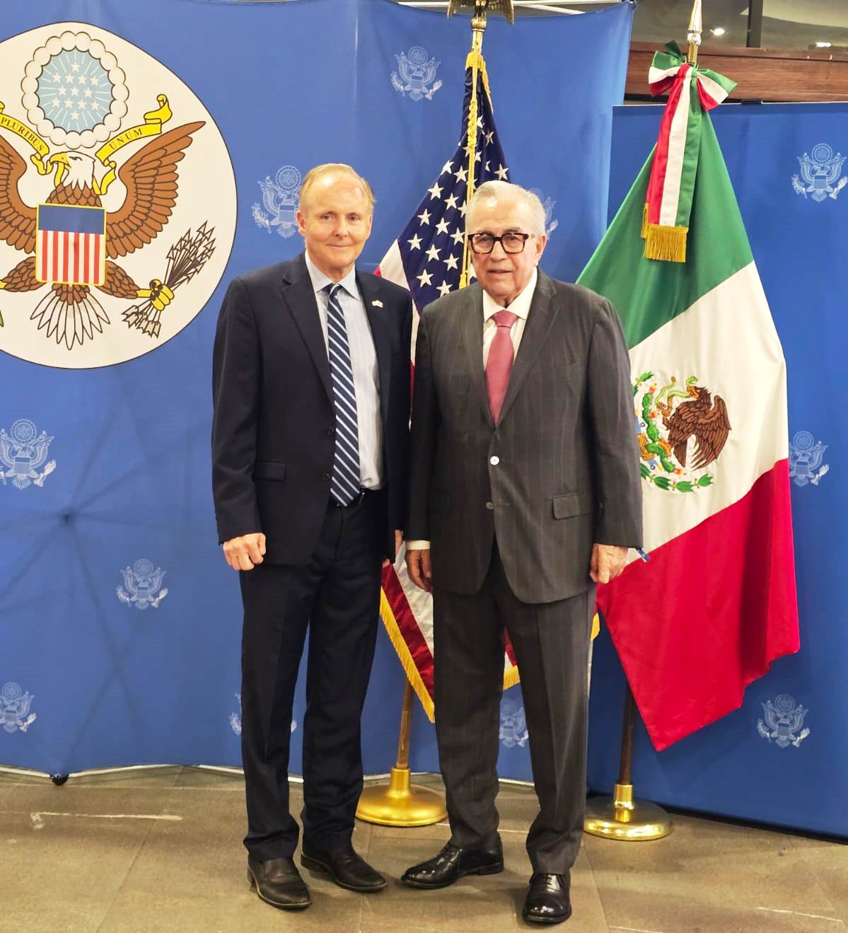 EN EL CONSULADO 2