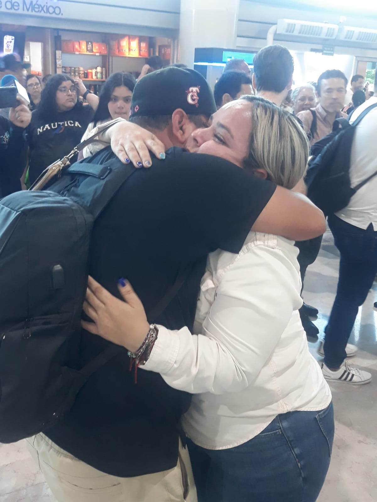 abrazo de bienvenida