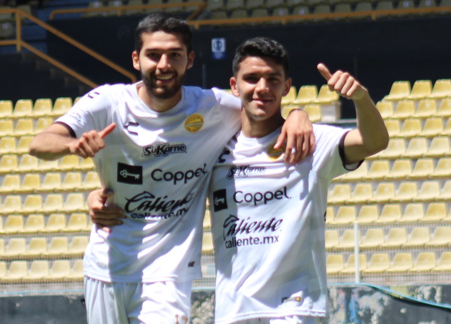 BUENISIMA LOS DOS GOLEADORES