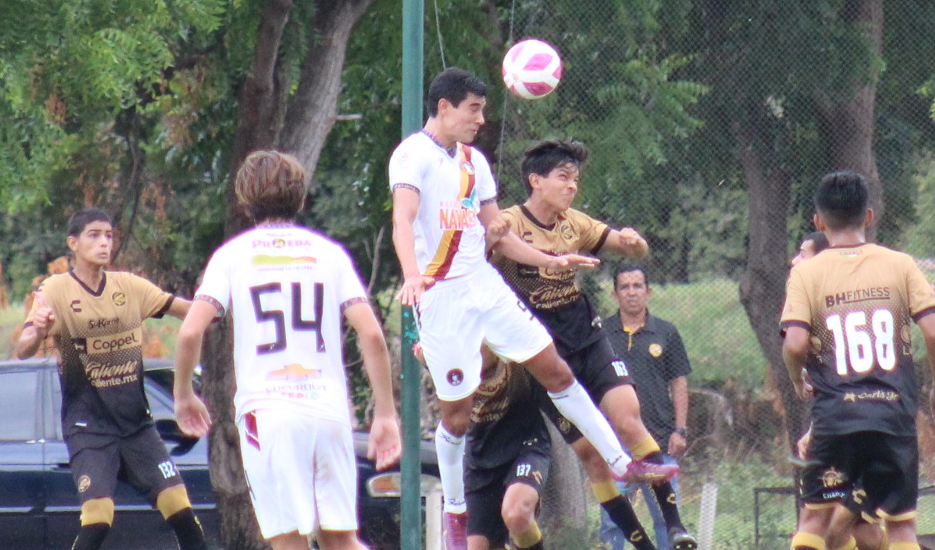 Cora le gana al deffensor dorado