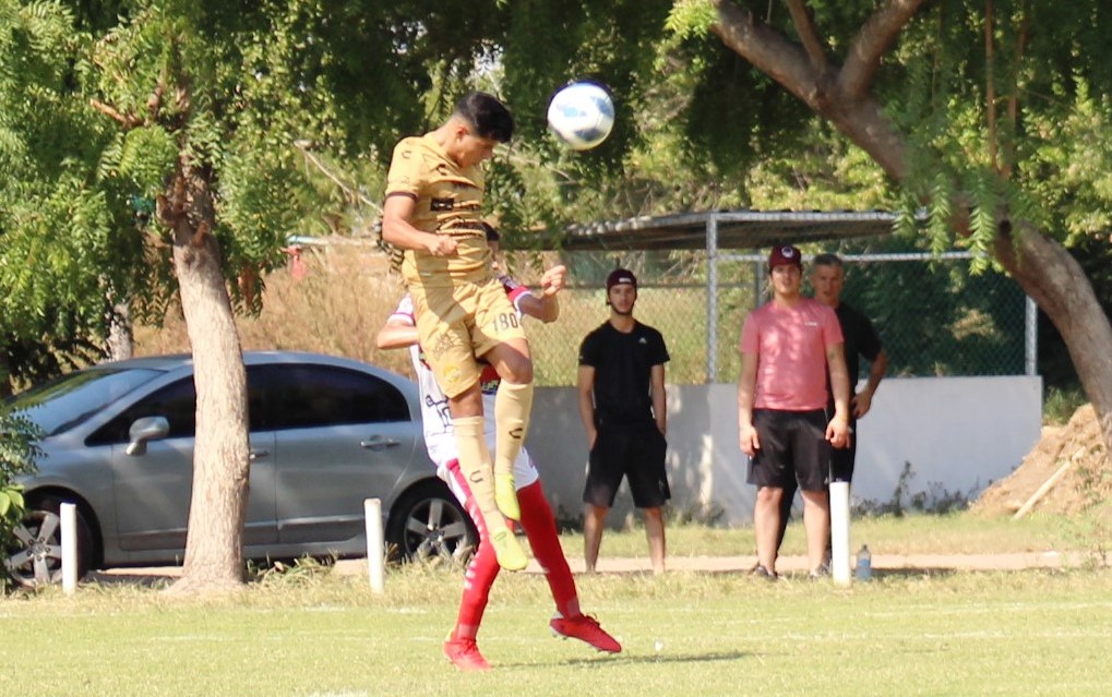 Felix remata de cabeza