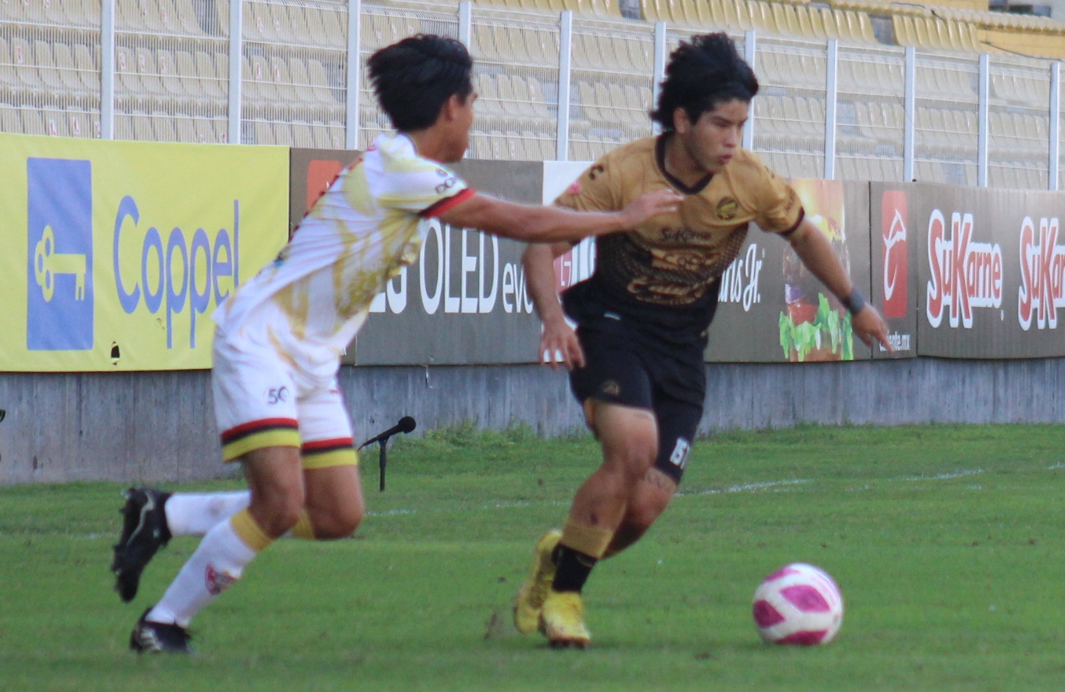 JIMY ELUDIENDO