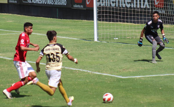 Jaciel enfila
