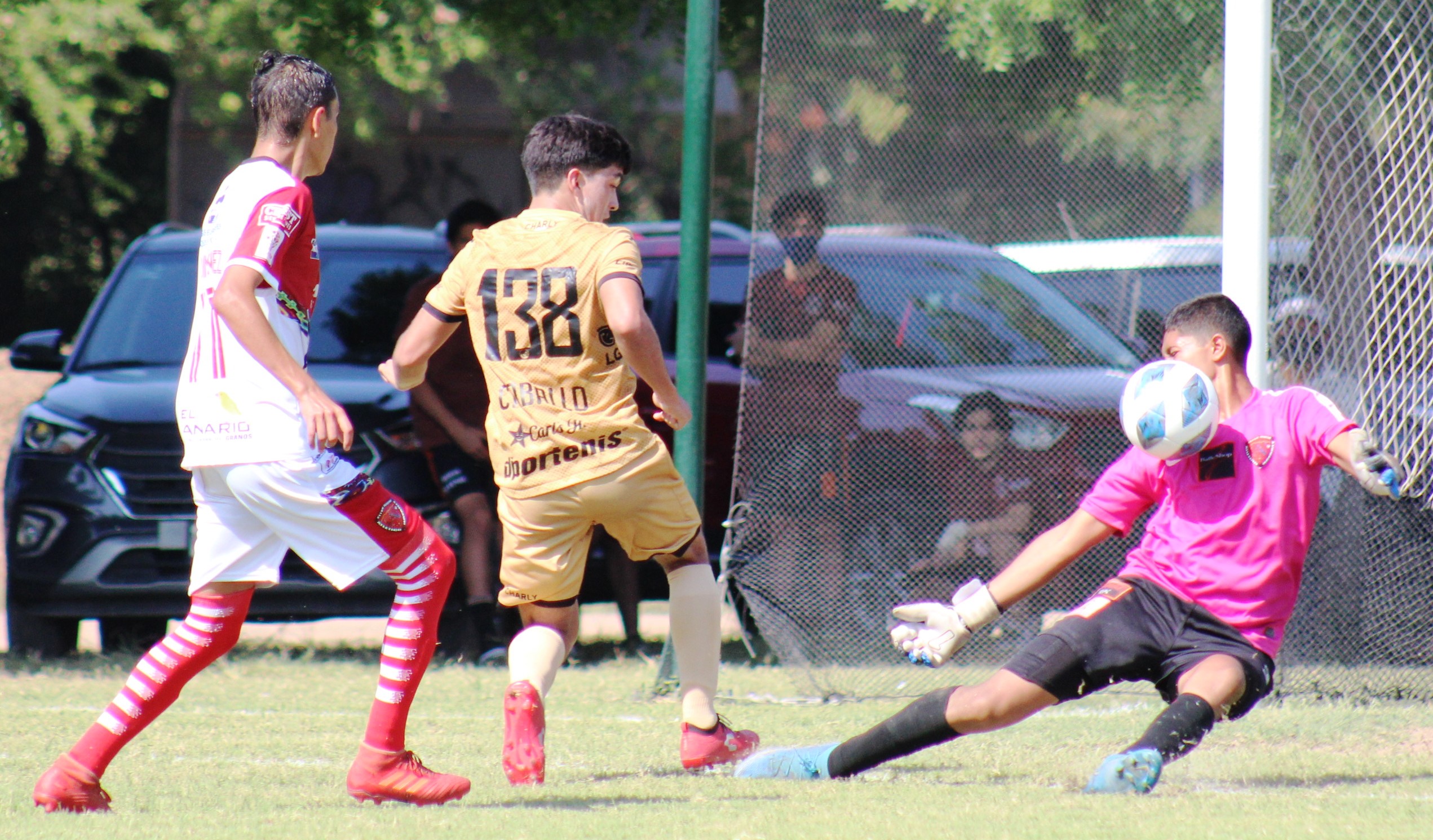 portero tapa rermate de Brayan Beltrán